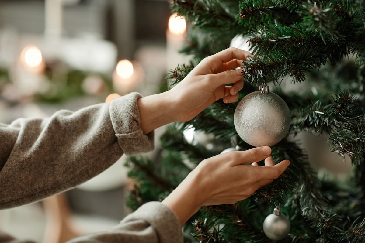 7 idee per decorare le porte per Natale