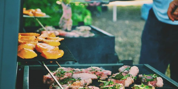 Barbecue outdoor: come scegliere il modello migliore